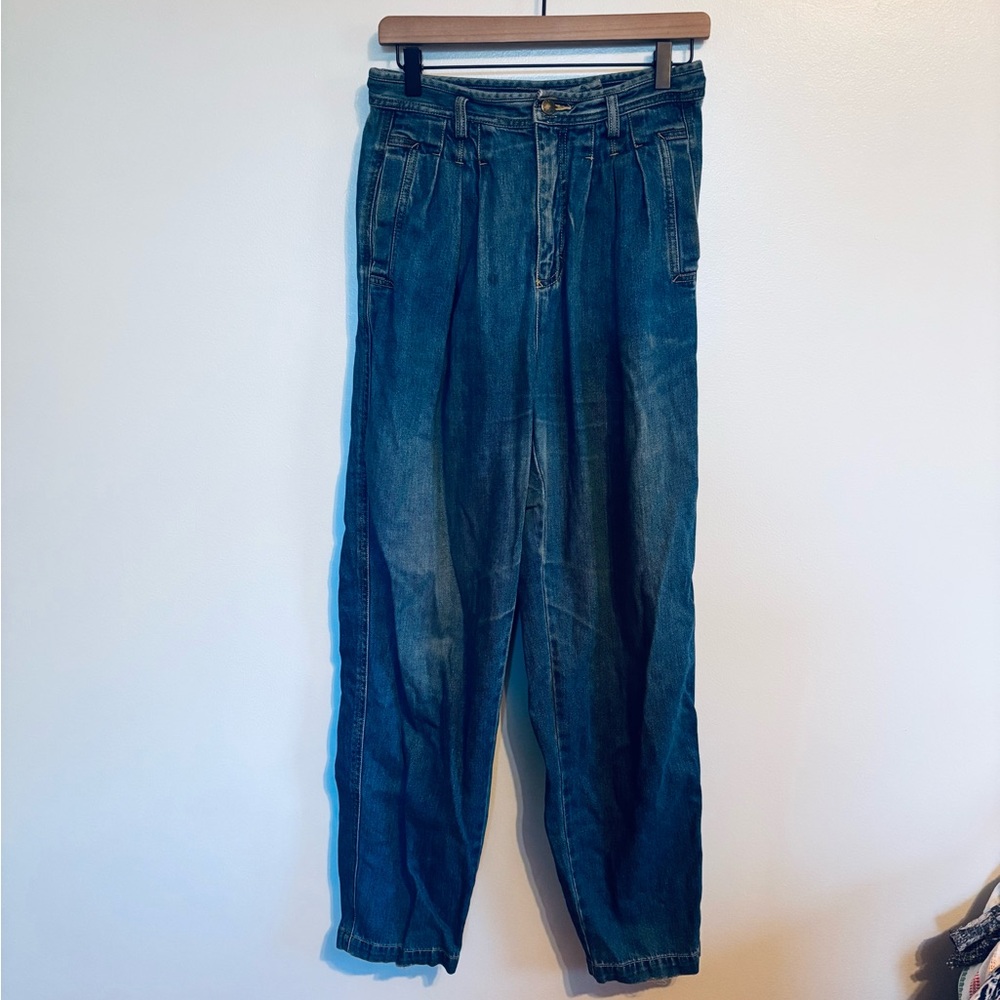 Vintage 1980’s high waisted denim jeans with pleating at the waist.